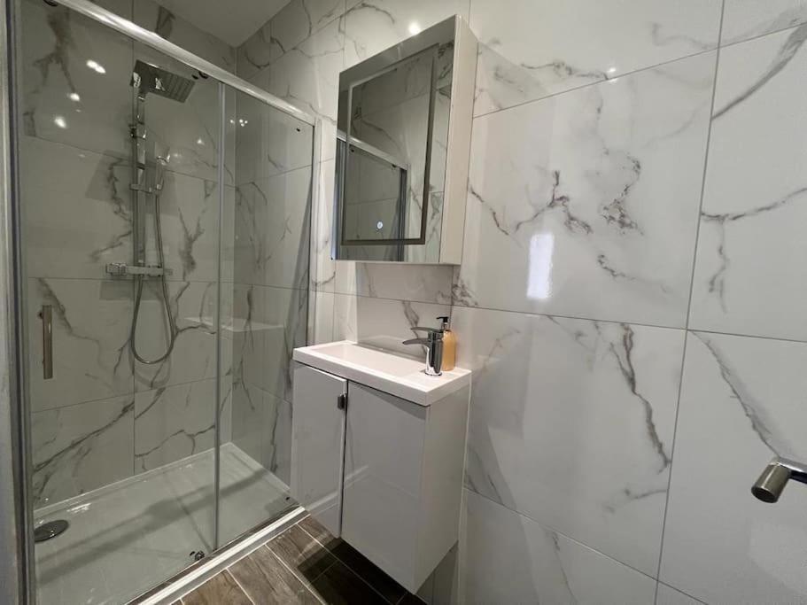 Star London Finchley Road 1-Bed Hideaway Apartment Exterior photo