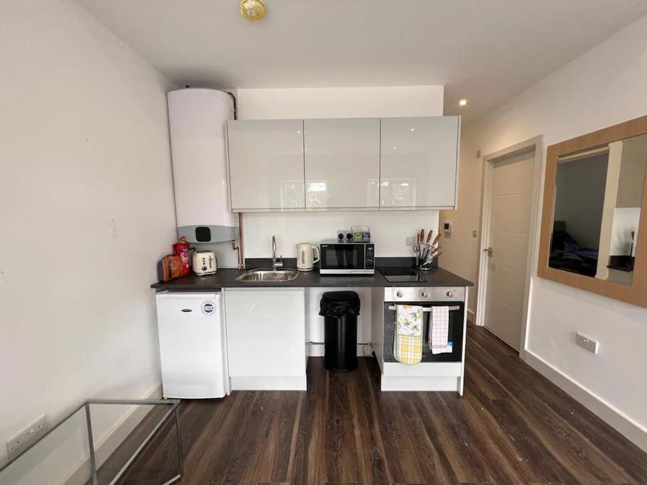 Star London Finchley Road 1-Bed Hideaway Apartment Exterior photo